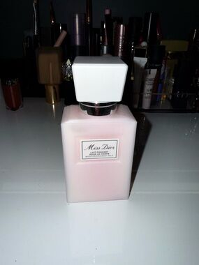 ♥️ New Auth Dior Miss Dior Moisturizing Body Milk ♥️